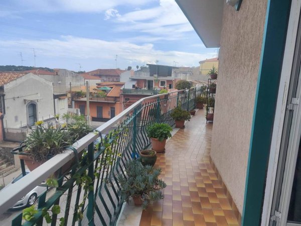 appartamento in vendita ad Aci Catena in zona Aci San Filippo