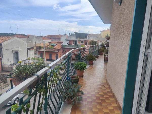 appartamento in vendita ad Aci Catena in zona Aci San Filippo