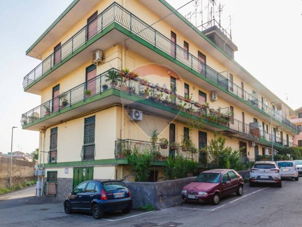 appartamento in vendita ad Aci Catena