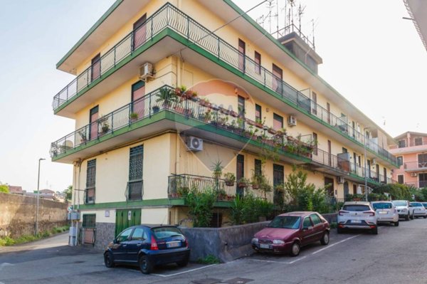 appartamento in vendita ad Aci Catena
