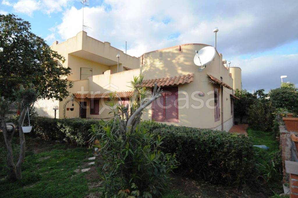 casa indipendente in vendita ad Aci Catena in zona Vampolieri