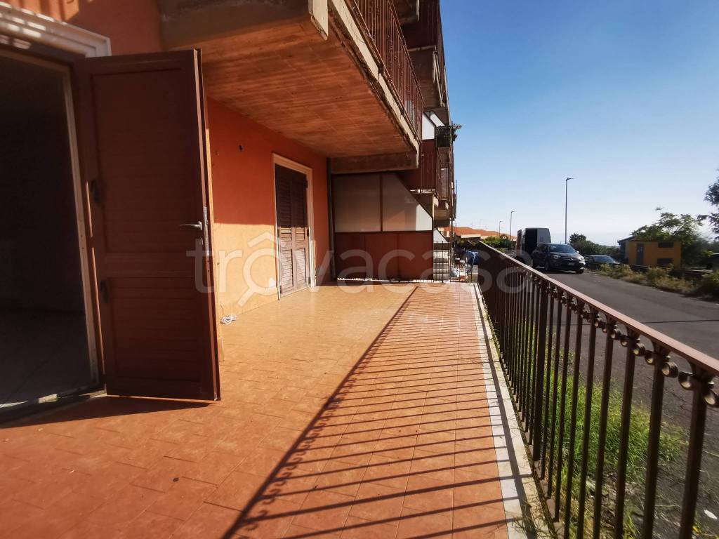 appartamento in vendita ad Aci Catena