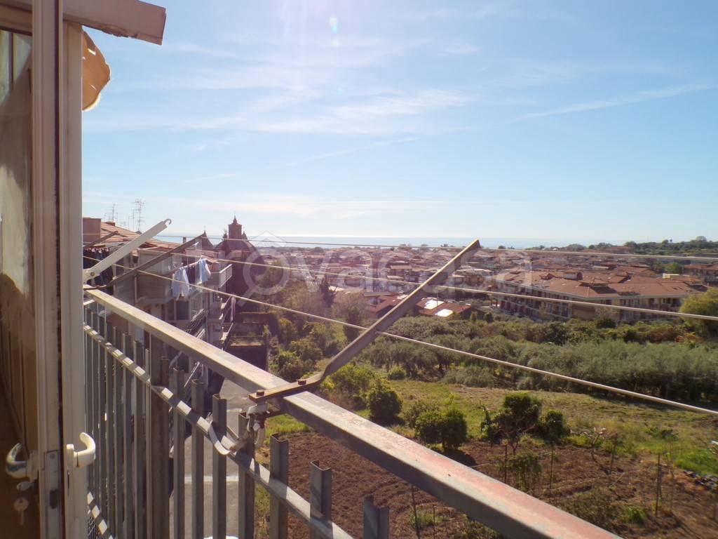 appartamento in vendita ad Aci Catena