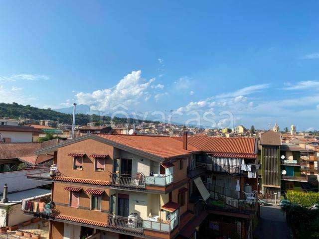 appartamento in vendita ad Aci Catena