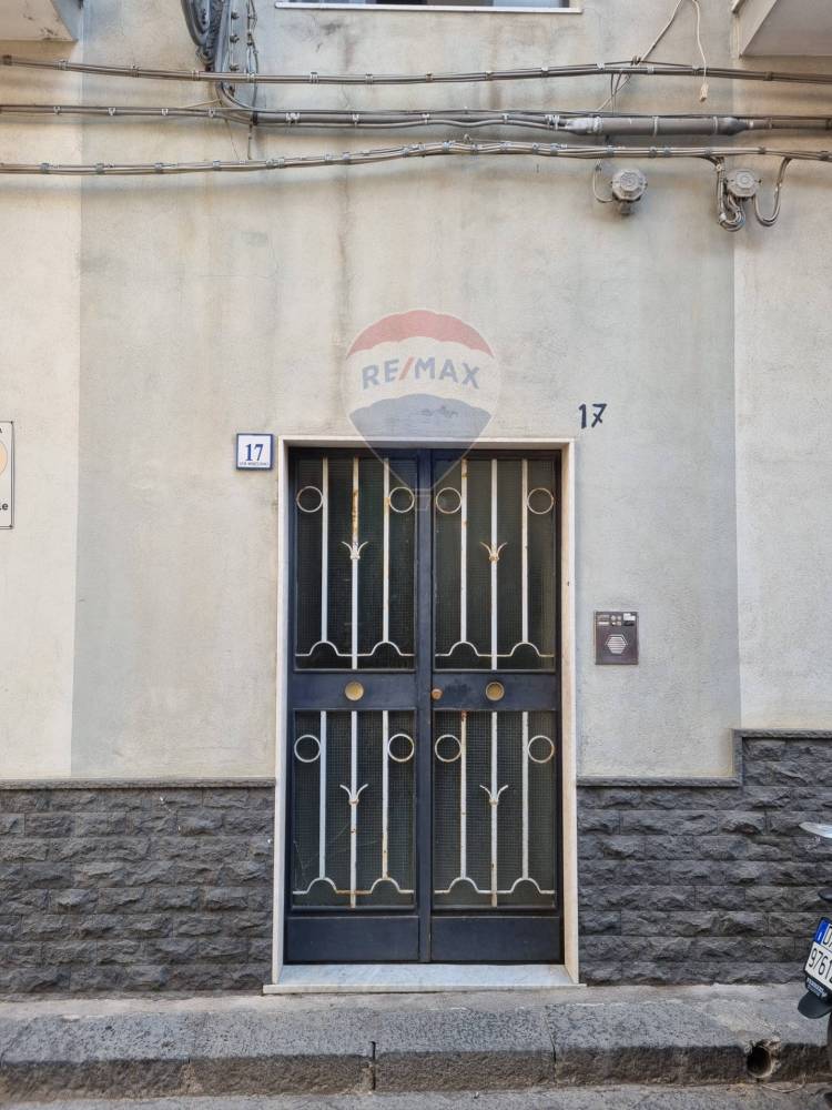 appartamento in vendita ad Aci Catena