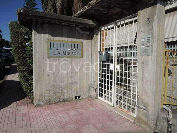 appartamento in vendita ad Aci Catena