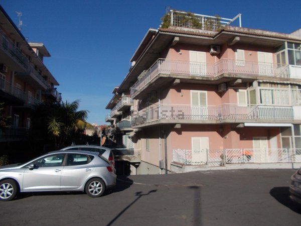 appartamento in vendita ad Aci Catena