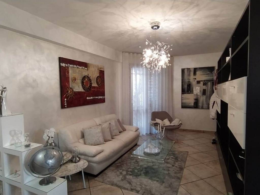 appartamento in vendita ad Aci Catena