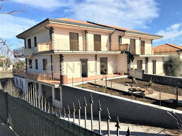 casa indipendente in vendita ad Aci Catena in zona San Nicolò