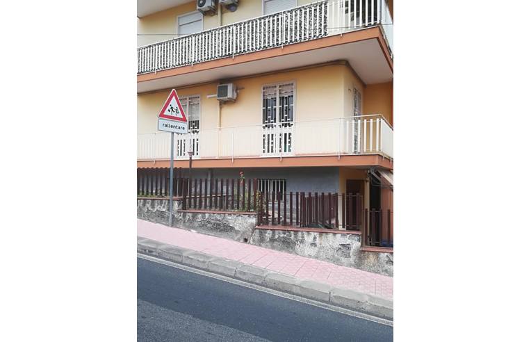 appartamento in vendita ad Aci Catena in zona Aci San Filippo