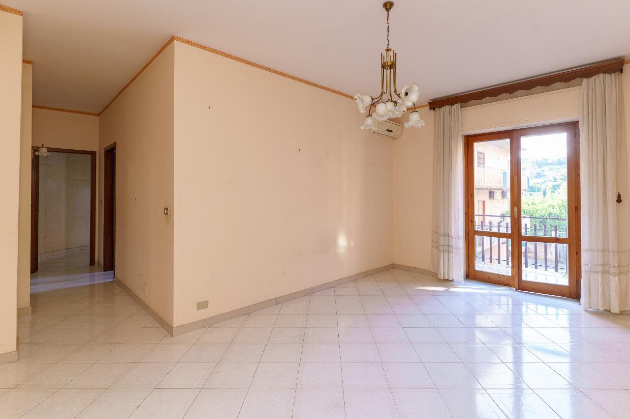 appartamento in vendita ad Aci Catena