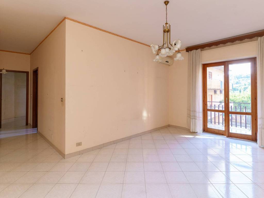 appartamento in vendita ad Aci Catena