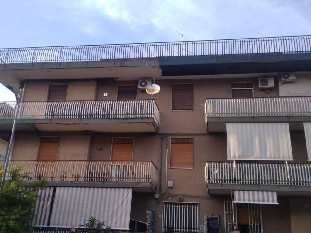 appartamento in vendita ad Aci Catena