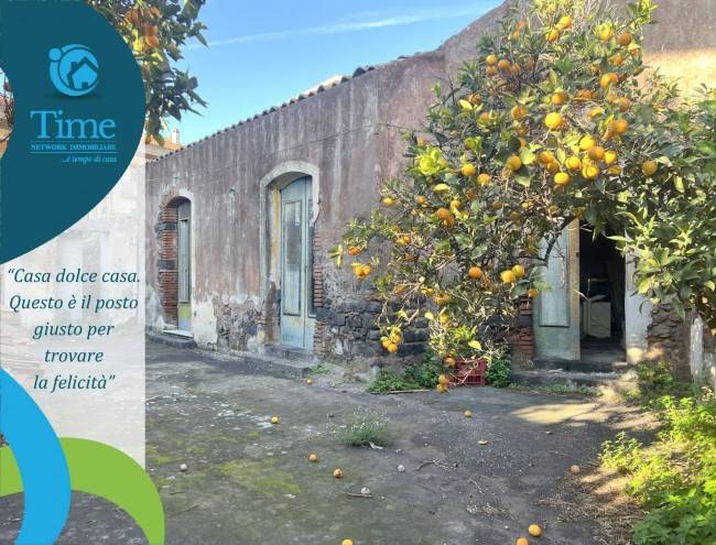 casa indipendente in vendita ad Aci Catena in zona San Nicolò