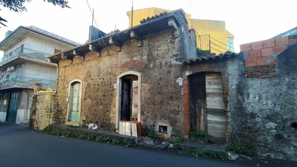 casa indipendente in vendita ad Aci Catena