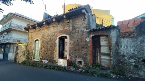 casa indipendente in vendita ad Aci Catena
