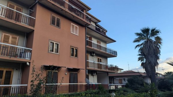 appartamento in vendita ad Aci Catena