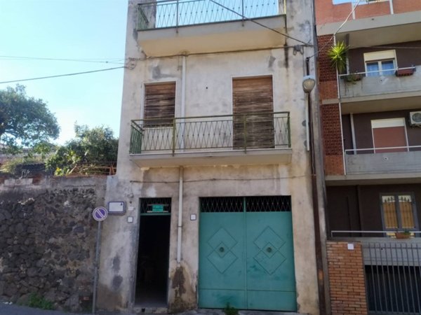 casa indipendente in vendita ad Aci Catena
