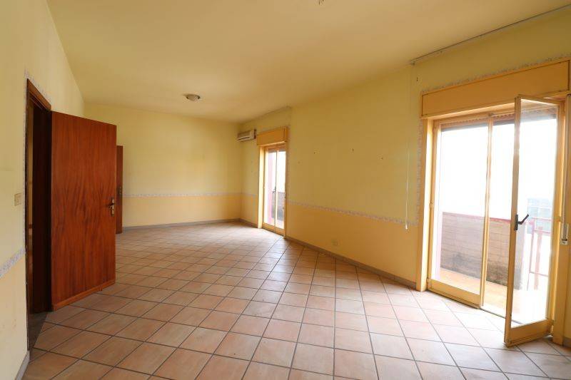 appartamento in vendita ad Aci Catena