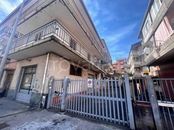 appartamento in vendita ad Aci Catena