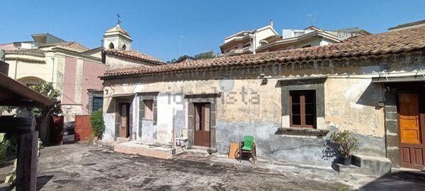 appartamento in vendita ad Aci Catena