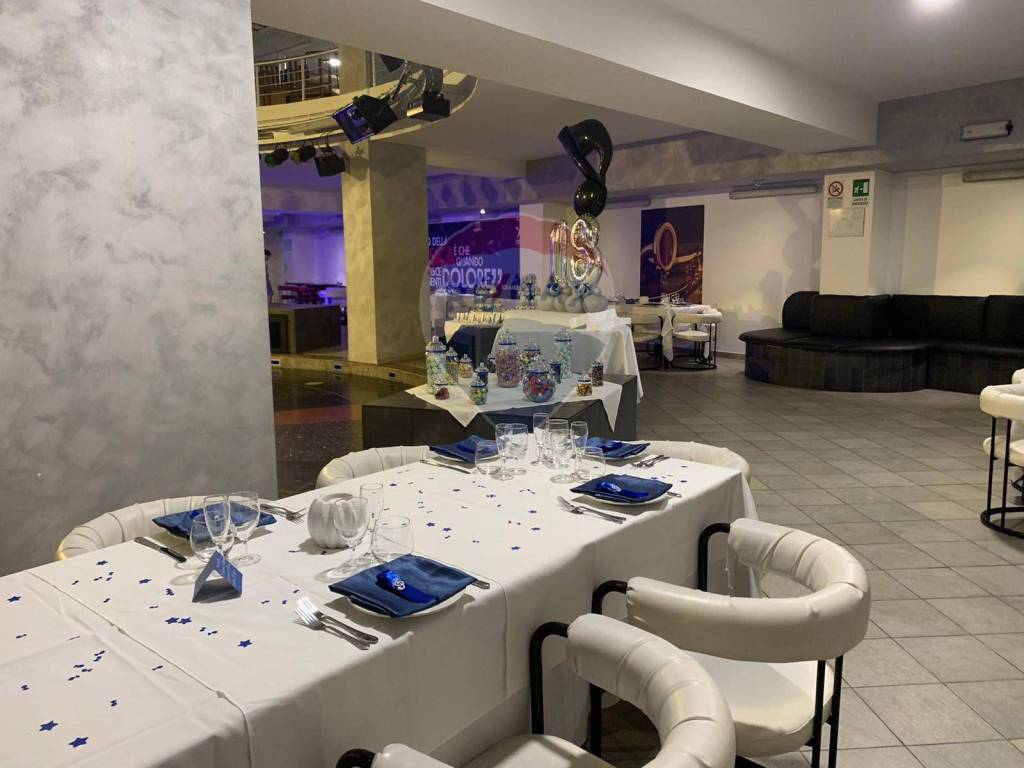 locale commerciale in vendita ad Aci Catena