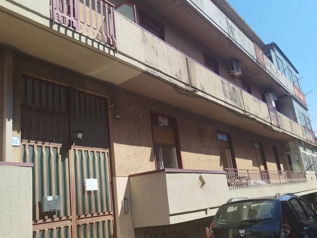 appartamento in vendita ad Aci Catena