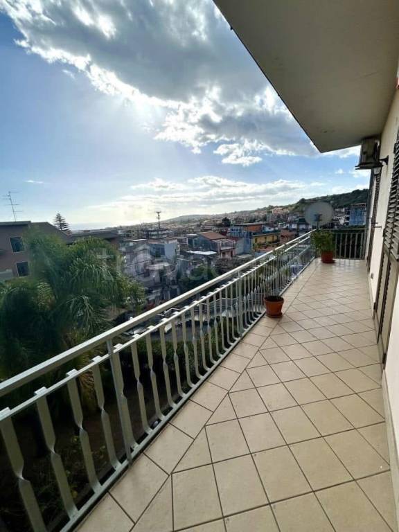 appartamento in vendita ad Aci Catena