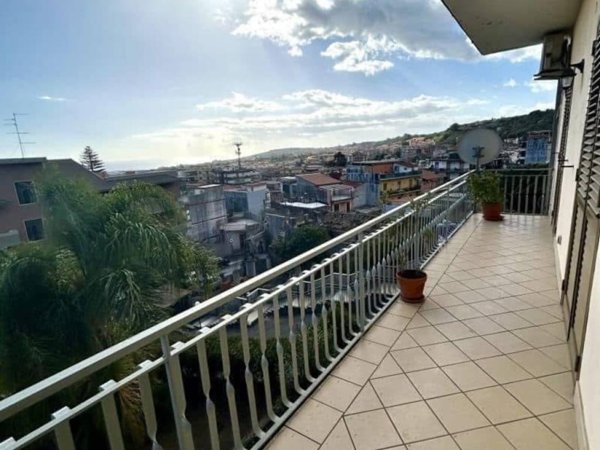 appartamento in vendita ad Aci Catena
