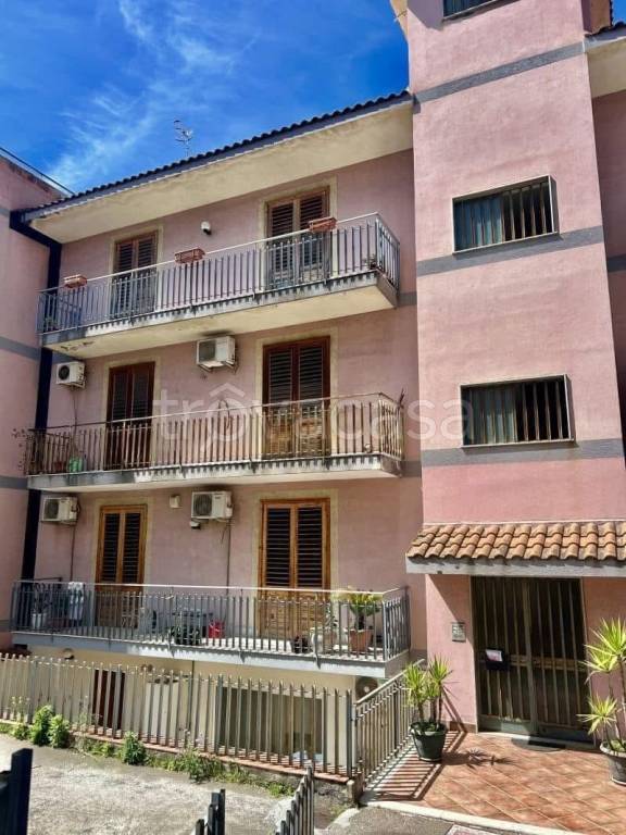 appartamento in vendita ad Aci Catena