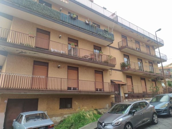 appartamento in vendita ad Aci Catena