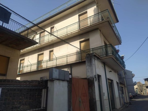 appartamento in vendita ad Aci Catena