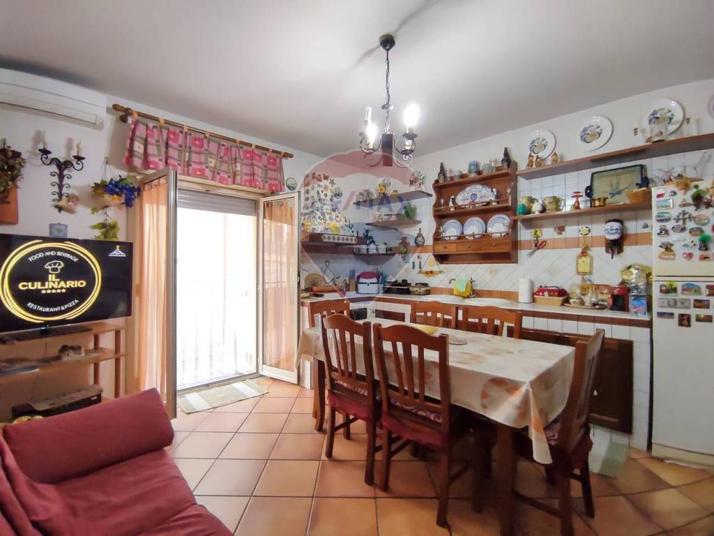 appartamento in vendita ad Aci Catena