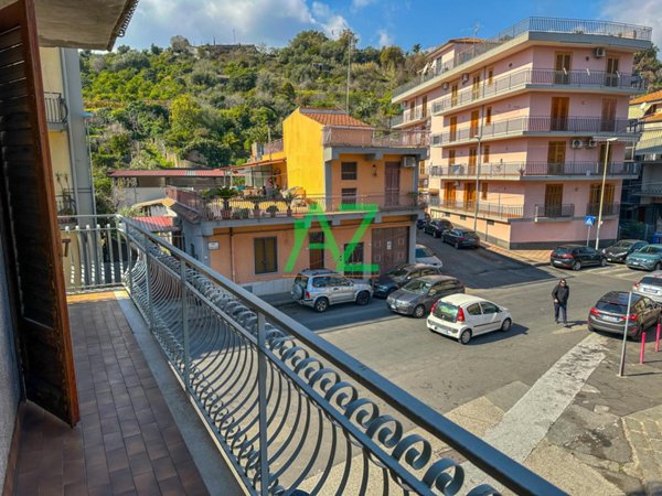 casa indipendente in vendita ad Aci Catena