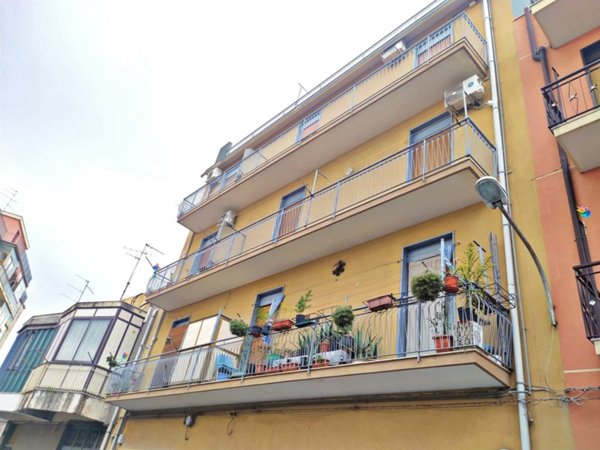 appartamento in vendita ad Aci Catena