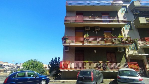 appartamento in vendita ad Aci Catena