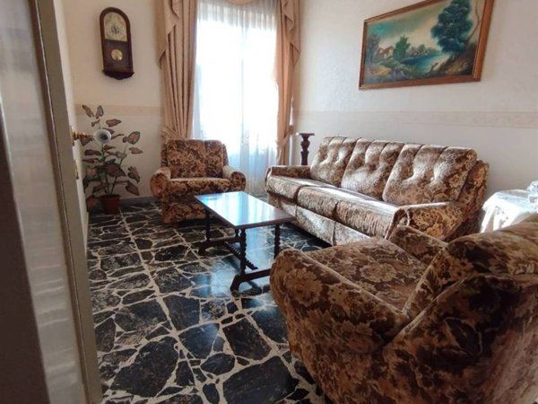 appartamento in vendita ad Aci Catena