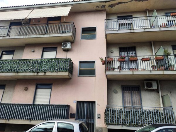 appartamento in vendita ad Aci Catena
