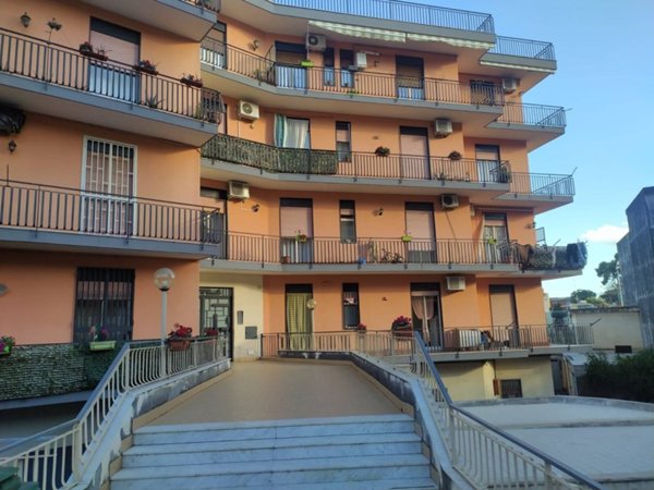 appartamento in vendita ad Aci Catena