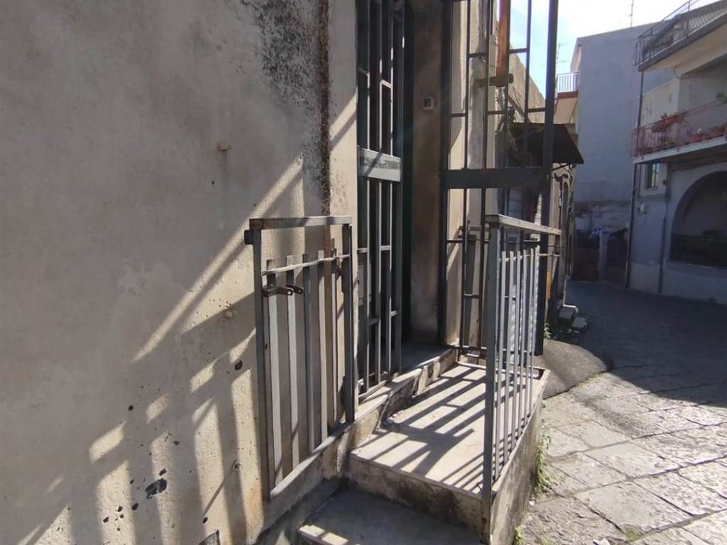 casa indipendente in vendita ad Aci Catena