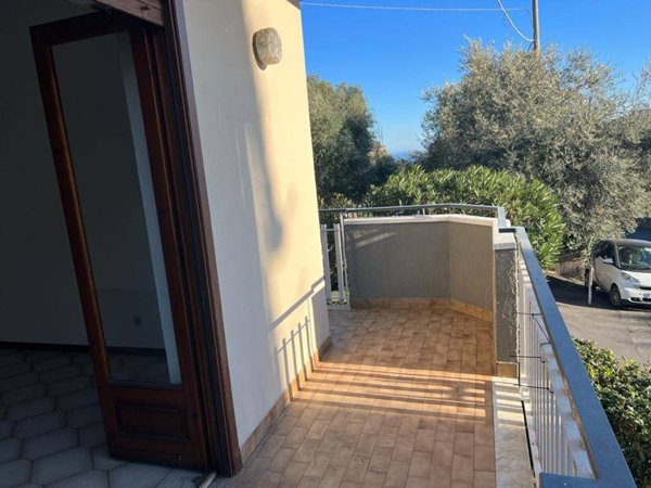 appartamento in vendita ad Aci Catena