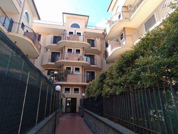 appartamento in vendita ad Aci Catena