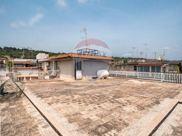 appartamento in vendita ad Aci Catena