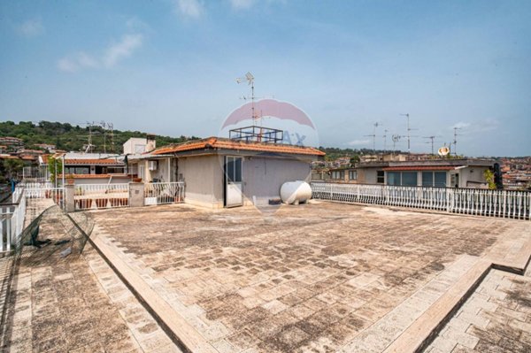 appartamento in vendita ad Aci Catena
