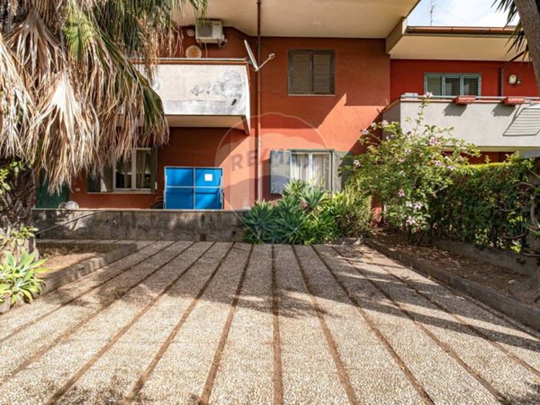 casa indipendente in vendita ad Aci Catena