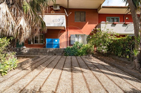 casa indipendente in vendita ad Aci Catena