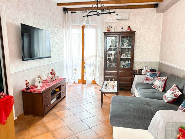 appartamento in vendita ad Aci Catena