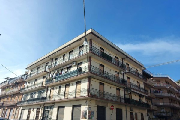 appartamento in vendita ad Aci Catena