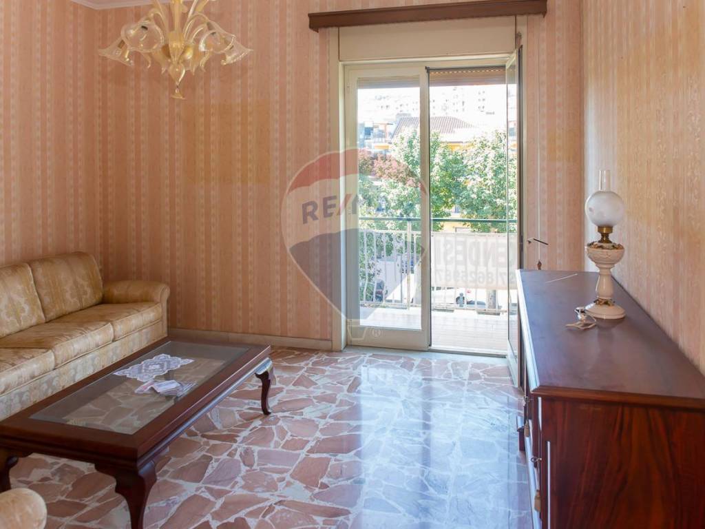 appartamento in vendita ad Aci Catena