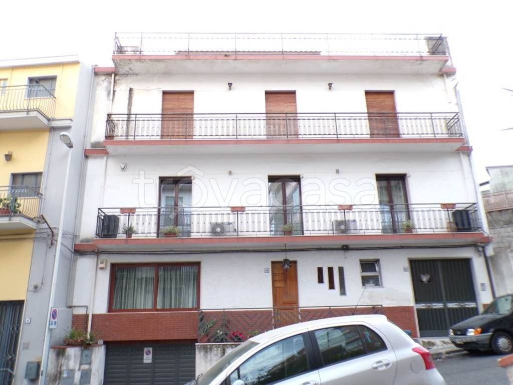 appartamento in vendita ad Aci Catena